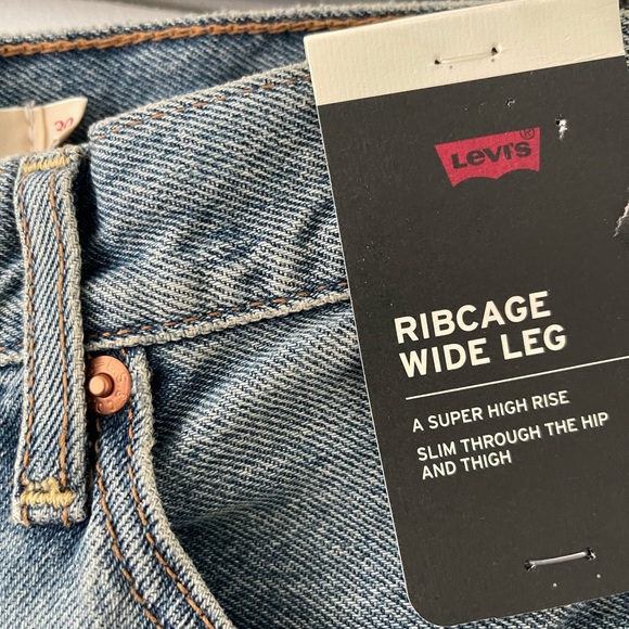 NWT Levi’s Women’s Light Blue Ribcage Wide Leg Jeans sz 30x34 - Picture 4 of 6